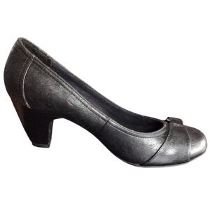 G.H. Bass & Co. Black Flats Classic Loafers size 7